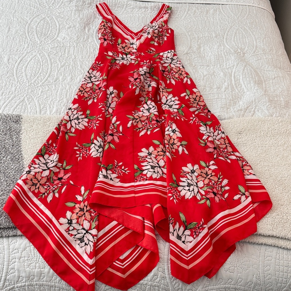 NWOT Vince Camuto V-Neck & Back Floral Red Midi Dress size 2 - Picture 3 of 7